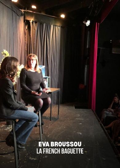 Eva Broussou, candidate de l'émission Qui veut être mon associé sur M6, sur scène à Lille après un coaching storytelling avec Marie Leresteux.