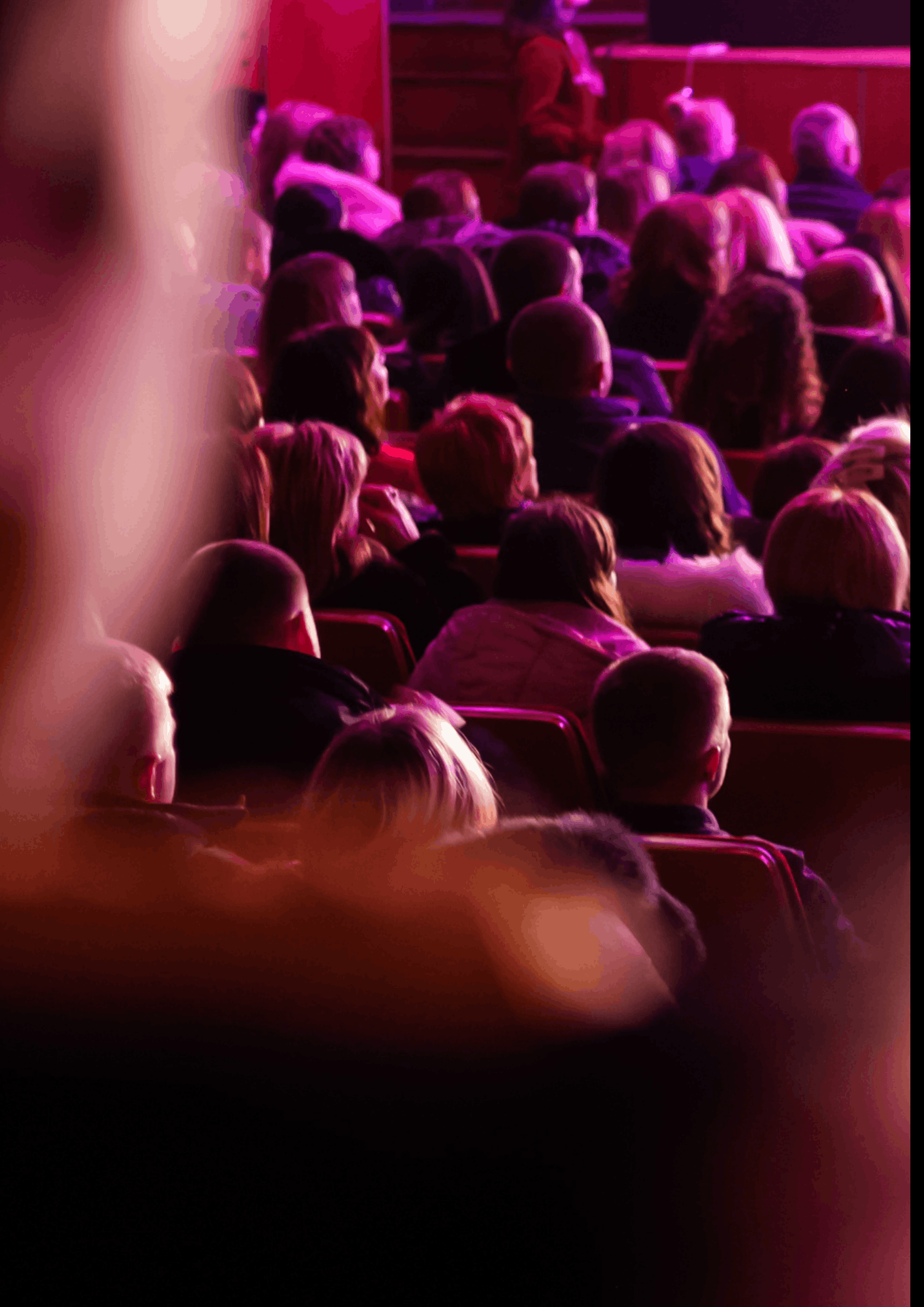 Un public captivé lors d'une conférence plénière à Paris, illustrant le travail sur le storytelling et les techniques d'impact de l'agence Marie Leresteux.